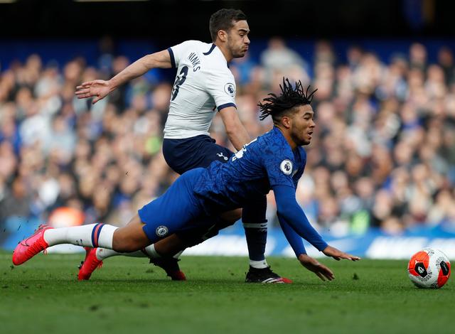 记者：世界杯抽签仪式开始前，大力神杯已经抵达华盛顿（记者：抽签仪式尚未开始，大力神杯已抵达华盛顿）