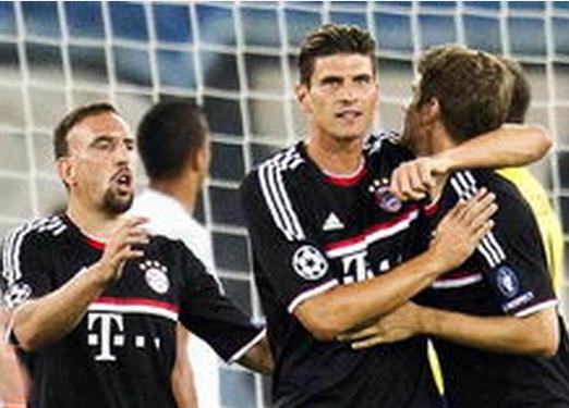 詹姆斯篮下连续得分（詹姆斯篮下连连得手）