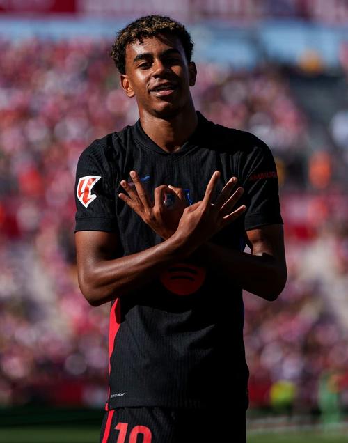 裁判哨声又上热搜（裁判吹罚再上热搜）